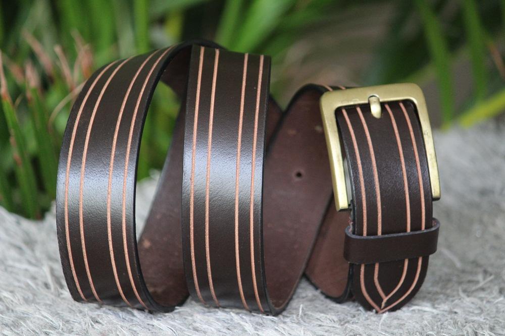 สีน้ำตาลเข้ม