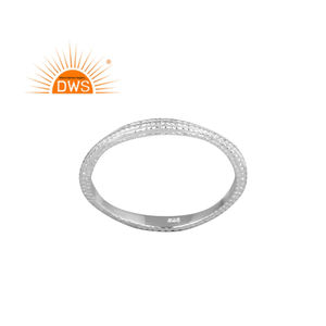 Anillo de Plata de Ley 925 con Diseño Martillado, Joyería de Plata Lisa, Proveedor de Fabricación, Colección Clásica - Product Image 1