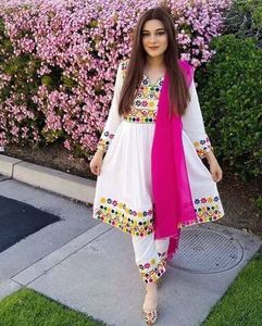 BELLE et STYLISH--NEW--DESIGNER ROBE COURTE AVEC PANTALON ROBE POUR LA Fête-usure-robe avec applications pour la Fête/Mariage = 2021. - Product Image 1