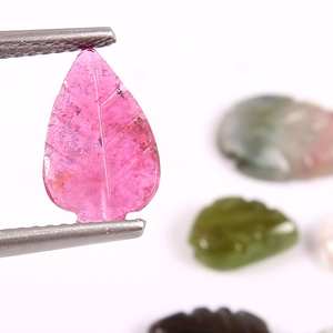 Pendentif en tourmaline rose sculpté à la main Design feuille fantaisie Cabochon naturel pierre précieuse pour la fabrication de bijoux pierres précieuses en vrac - Product Image 1