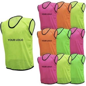 Baberos deportivos de fútbol Premium, chalecos de entrenamiento de colores neón, costuras reforzadas superfinas de malla de poliéster, Impresión de logotipo personalizado - Product Image 1