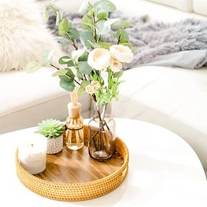 Bandeja para servir de ratán hecha a mano en diseño tejido natural con elegantes asas de madera, perfecta para una elegante decoración del hogar y la cocina - Product Image 4