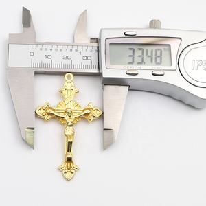 <span class=keywords><strong>2</strong></span> Polegadas Gold Tone Religioso Rosário Crucifixo Cruz Pingente Metal Medalha Banhado e Casted - Product Image 3