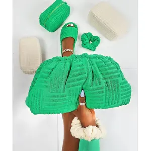 Venta al por mayor mujer verde diapositivas-Conjunto de Toallitas y bolsos de mano para Mujer, de felpa suave, zapatillas de lana de felpa, clásico, verde, tendencia Popular