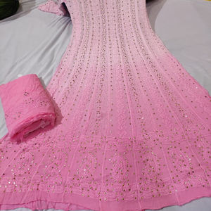 Robe traditionnelle Chikanwork Anarkali avec un travail manuel fin et une broderie Chikankari exquise pour les mariages et les fêtes - Product Image 1