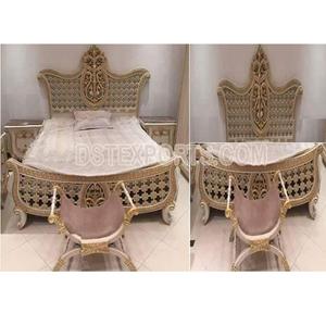 Cama trasera de madera de alta calidad premium real con mesitas de noche talladas en plata Muebles de dormitorio de último diseño para uso doméstico exportados - Product Image 1