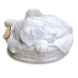 Urne funéraire pour animaux de compagnie en forme de chien Labrador ange céleste Ebros endormi dans un panier en osier - Product Image 4