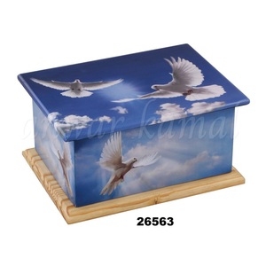 นกพิราบสีขาวบินอยู่ในท้องฟ้าโกศเผาศพผู้ใหญ่สำหรับขี้เถ้า - Product Image 1