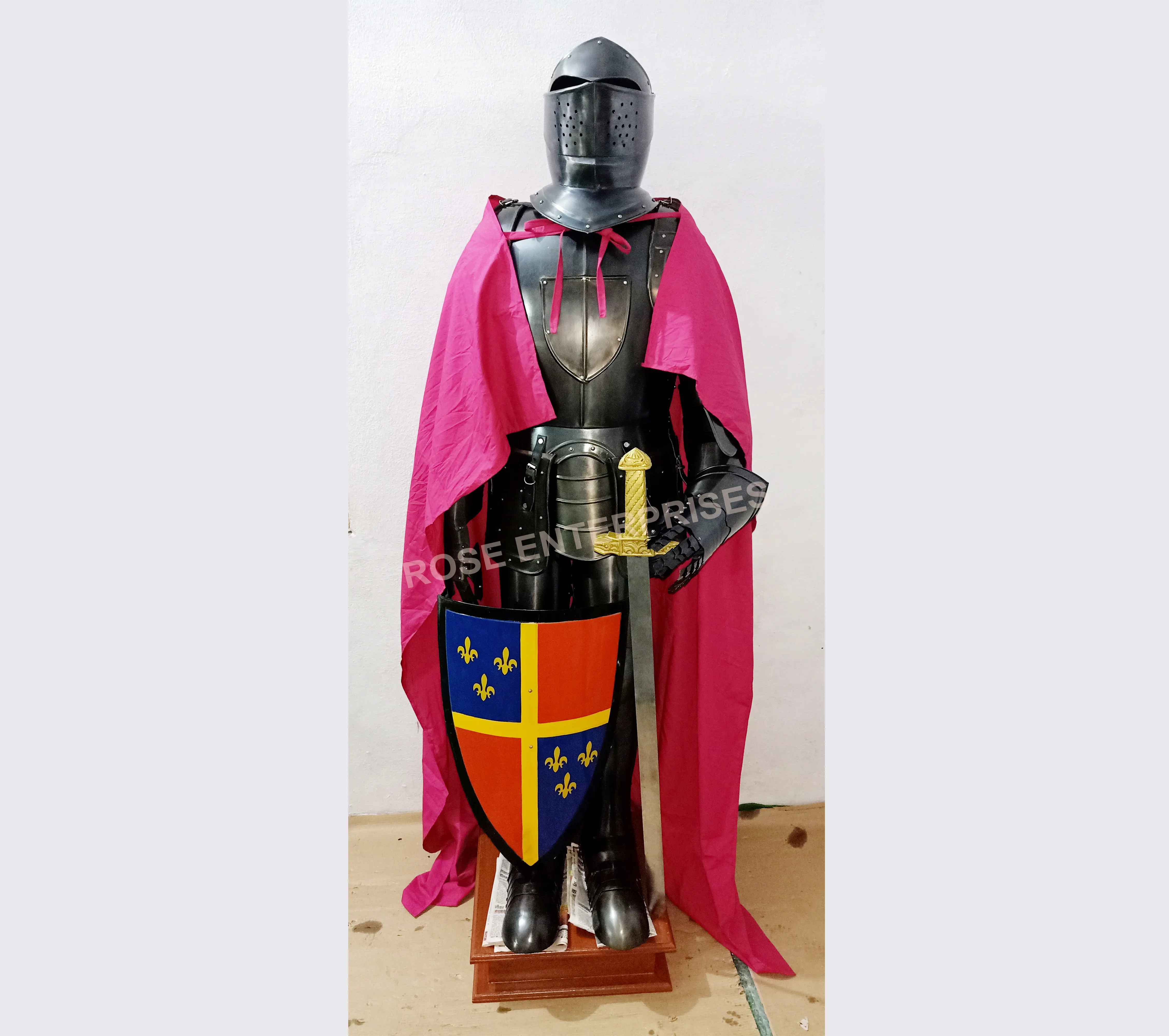 Black Knight Middeleeuwse Crusader Pak Van Armor Met Schild, Zwaard, Mantel