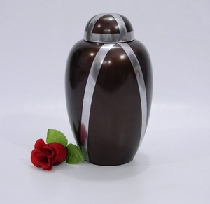 Urna de cremación de cenizas funerarias para adultos, cúpula superior grabada en oro y negro, estilo americano/europeo - Product Image 5