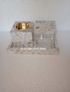 Bandeja de madera con incrustaciones de madreperla hecha a mano de alta calidad con quemador de incienso de sándalo Bakhoor y caja tapón de anís estrellado - Product Image 3