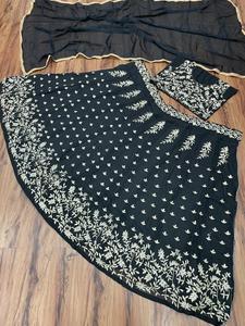 Nuevo diseño negro lahenga choli con dupatta choli nueva moda bordado trabajo lengha choli ropa de boda india - Product Image 2