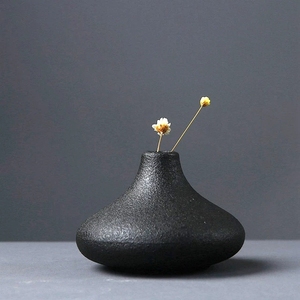 Nuevo Negro florero de cerámica - Product Image 1