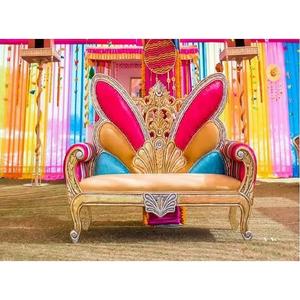 Sofá de Dos Plazas con Diseño de Mariposas Coloridas para Bodas, Hermoso Sofá de Mariposas para la Ceremonia Mehndi, Sofá Moderno de Mariposas Coloridas - Product Image 1