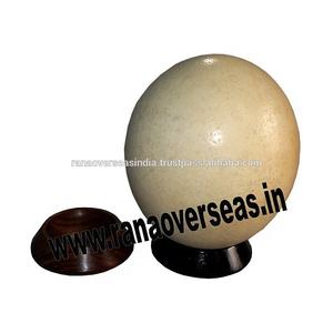 Présentoirs d'oeufs d'autruche en bois et en métal polis dans petit pour la décoration à la maison - Product Image 1