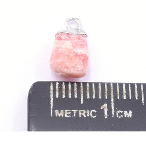 Colgante de Rodocrosita en Forma Irregular, Chapado en Plata con Argolla para Fabricación de Joyería - Product Image 3