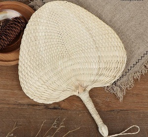 Vente en gros d'éventails à main en bambou tressé coloré feuille de palmier accessoires décoratifs pour la maison 99GD éventails en bambou écologiques - Product Image 6