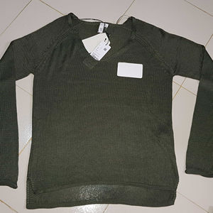 Ladies Soft Classic Long Sleeve Pullover V-Neck Knitted Casual Winter Fashion Sweater Branded Labels Chandails pour femmes Surplus - Product Image 1