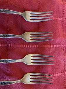 Ensemble de fourchettes en acier inoxydable à motif de feuille en couleur or, parfait pour les restaurants et les hôtels, utilisation en cuisine - Product Image 3