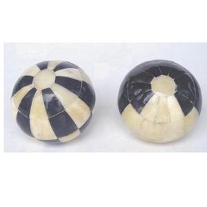 ลูกบอลตกแต่งฝังกระดูกและเขา มีจำหน่ายทุกขนาดและทุกสี ของตกแต่งบ้าน ลูกบอลกระดูก - Product Image 1