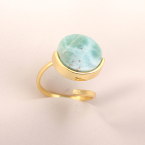Bague ronde en Larimar naturel réglable pour femme Usine en gros Laiton plaqué or pour mariage ou fête - Product Image 2