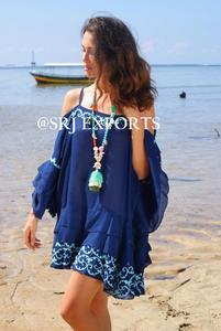 Elegante Abito Corto con <span class=keywords><strong>Tre</strong></span> Strati di Balze, <span class=keywords><strong>Spalle</strong></span> Scoperte, Ricami Splendidi, Vestito da Spiaggia per Ragazze, Tunica Alla Moda - Product Image 4