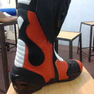 Botas de Motociclismo de Cuero Profesionales para Carreras, Unisex, Impermeables y Resistentes al Fuego - Product Image 1