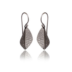 Pendientes de plata de ley 925 con forma de pétalo, joyería hecha a mano con gancho de alambre para la oreja - Product Image 2