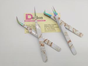 Pinzas de extensión de pestañas de mármol blanco con puntas de arcoíris con logotipo personalizado, herramienta de maquillaje de acero inoxidable, aplicador de pestañas - Product Image 4