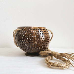 Bougeoirs en coquille de noix de coco, fait à la main - Product Image 3