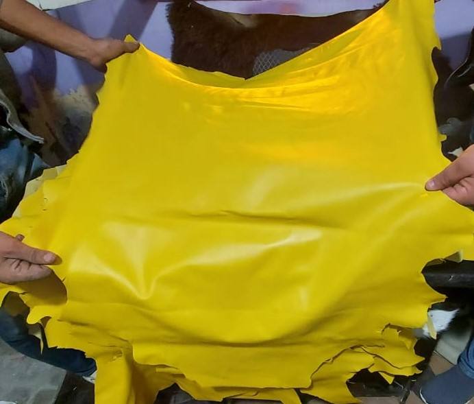 สีเหลือง