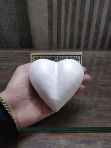 Urne funéraire pour animaux de compagnie en métal, style américain Brassworld India HTU-915, avec différentes variétés de cœurs commémoratifs - Product Image 4