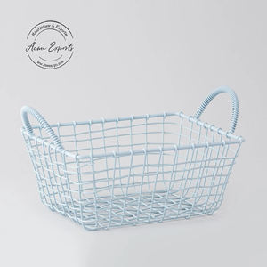 Cesta de almacenamiento de alambre resistente Construcción de metal duradera Organización versátil para el hogar Uso multiusos Acento de decoración elegante - Product Image 3