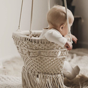 Balançoire pour bébé en beige/macramé, fauteuil à bascule, cadeau de douche pour nouveau-né - Product Image 1