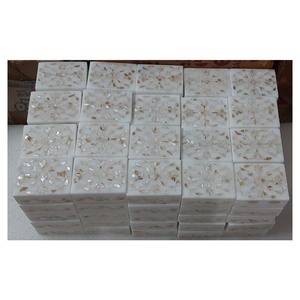 Caja con Incrustaciones de Nácar Blanco en Cantidad a Granel - Product Image 1