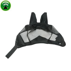 Masque anti-mouches pour chevaux en maille PVC marron avec protection des oreilles - Product Image 3