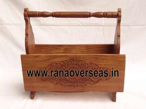 Soporte de periódico de madera hecho a mano vintage con asa y diseño grabado para oficina y hogar - Product Image 2