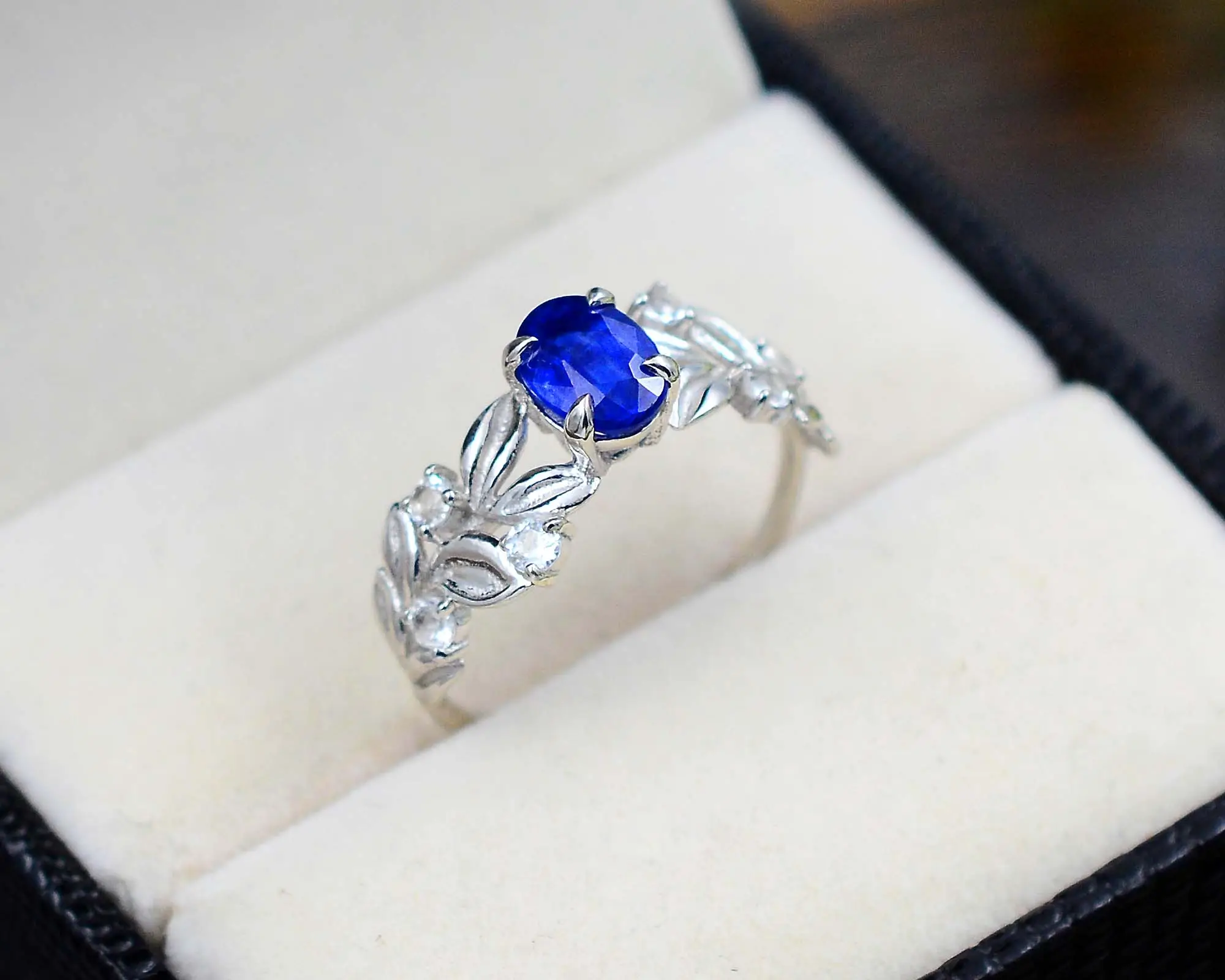 Wonderable Blue Sapphire 6x8 Oval Shape Natural Gemstone 925 Sterling Silver Handmade Ring By Huge Supplier & Manufacturer