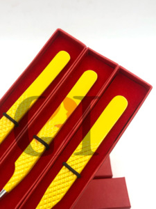 Ensemble de pinces à cils en acier inoxydable avec revêtement en poudre jaune, outils de précision pour l'extension des cils, emballage en boîte rouge - Product Image 5