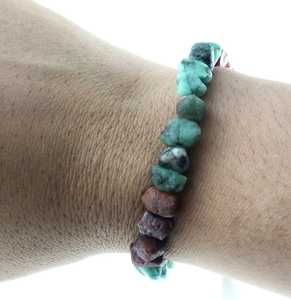 Belle 1 pièce de qualité impressionnante émeraude naturelle rubis non traité pierre précieuse brute fait à la main cadeau religieux et bracelet de manchette de fête - Product Image 4