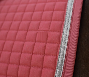 Almohadilla de sillín de caballo con logotipo personalizado de alta calidad, almohadillas de sillín inglesas transpirables acolchadas con forro polar, características suaves portátiles - Product Image 5