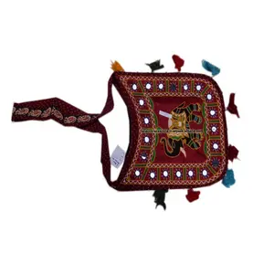 Sac à main miroir pour femmes, sac à bandoulière de travail avec forme carrée de couleur Maroon pour collège et école - Product Image 1