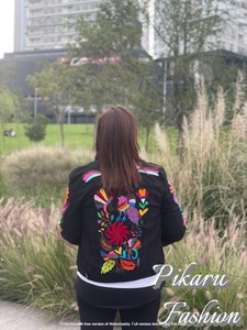 Veste d'hiver de luxe à manches longues pour femme, broderie papillon de haute qualité, faite à la main - Product Image 3