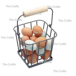 Panier à oeufs en fer avec manche en bois taille et formes personnalisées casier à oeufs pour accessoires de cuisine vente en gros - Product Image 1