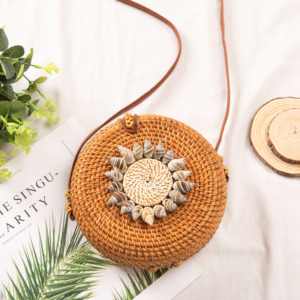 Sac en rotin rond tissé à la main,, avec coquillages de mer - Product Image 1