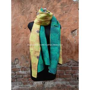 Bufanda Vintage de Seda Sari India, Estola Reversible Hecha a Mano, Chal Kantha de Lujo, Dupatta Bordada a Mano, Venta al por Mayor - Product Image 2