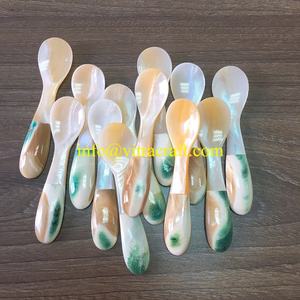 Cuillère à caviar de couleur bleue luxueuse en nacre Aide à préserver toute la saveur du caviar Taille 10cm - Product Image 5