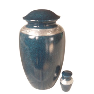 Urna tallada con banda floral, recuerdo, cenizas conmemorativas, urna, cremación para cenizas funerarias, proveedores de Indian Metal World - Product Image 1