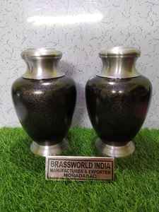 Urne funéraire en laiton violet faite à la main par BRASSWORLD INDIA Fournitures funéraires de qualité supérieure - Product Image 5