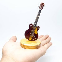 Petite guitare miniature en bois de 4 pouces pour décoration de tableau de bord
